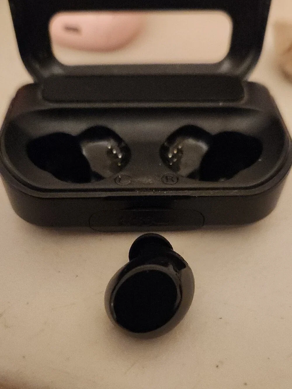 Wireless True Earbud with Charging Case - Black